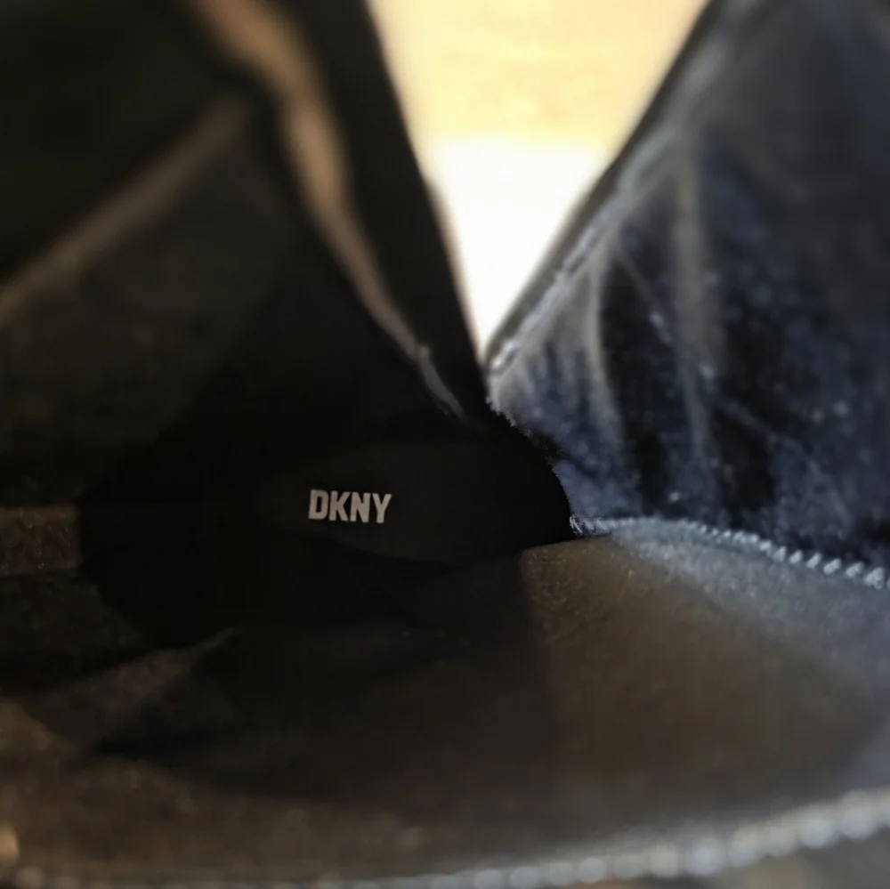 DKNY-  Girls Black Gabby Tall Boot. Size 3